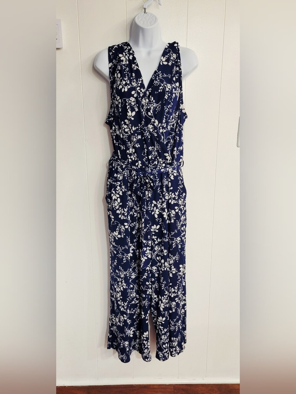 Kaileigh Navy & White Floral Sleeveless Jumpsuit